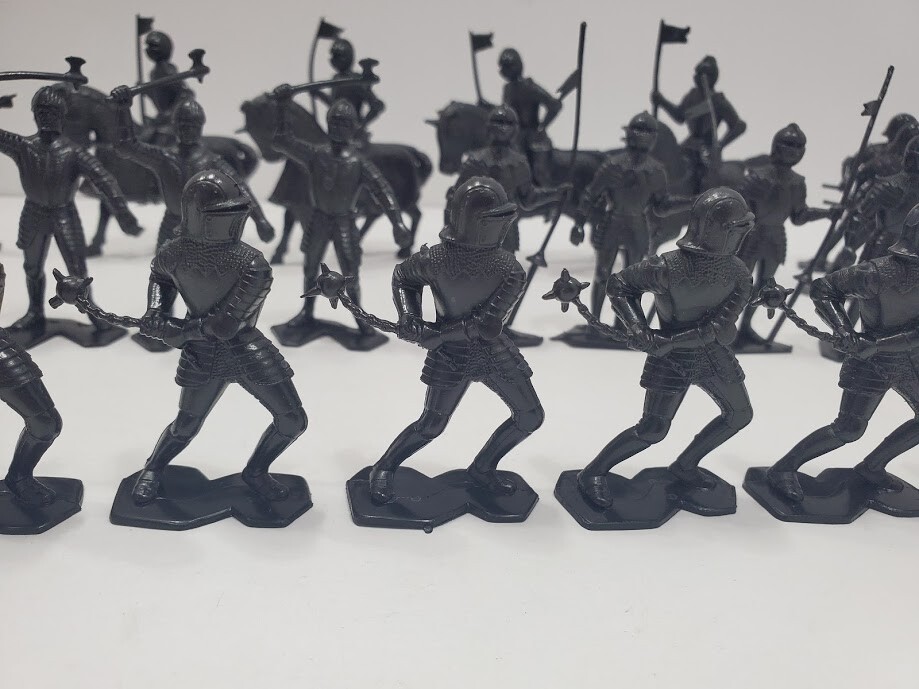 (36) Marx Re-Issue Black Knights & Horses