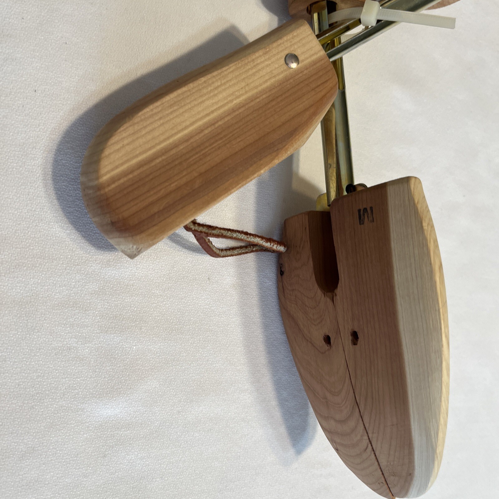 G.H. Bass & Co Wooden Cedar Shoe Stretchers Forms Men's Size MED New