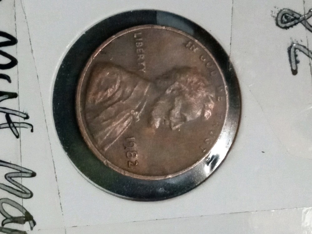 1982 Lincoln Penny No Mint Mark Large Date.