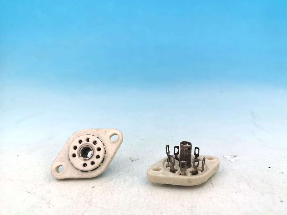 1 x Noval B9A 9 pin RFT Germany Military CERAMIC SILVER Tube Socket ECC83 E88CC