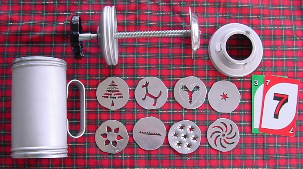 Vintage Mirro Cookie Press w/handle includes 8 Plates #37