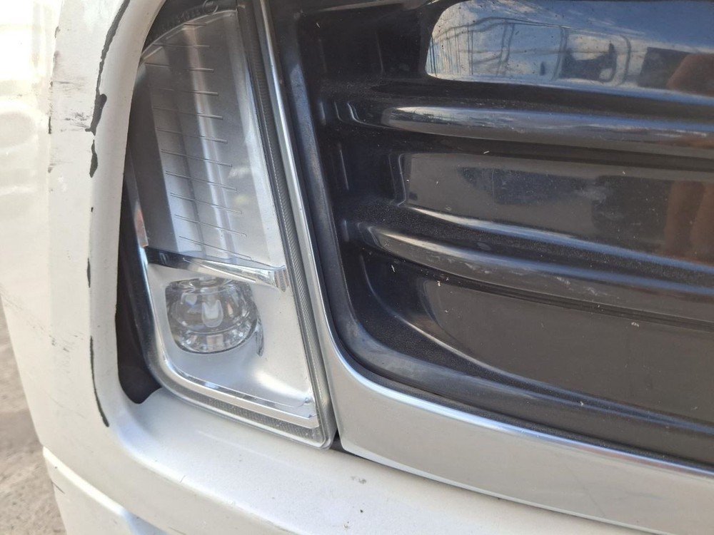 2019 Ford Edge Used 8.0 Center Dash Screen OEM, Reprogramming Required