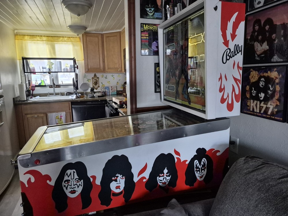 Kiss Classic Pinball Machine