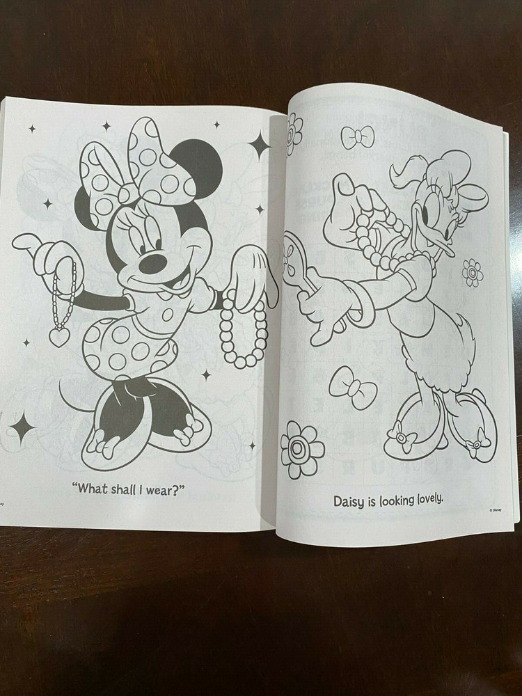 Minnie Mouse Gigantic Activity Book