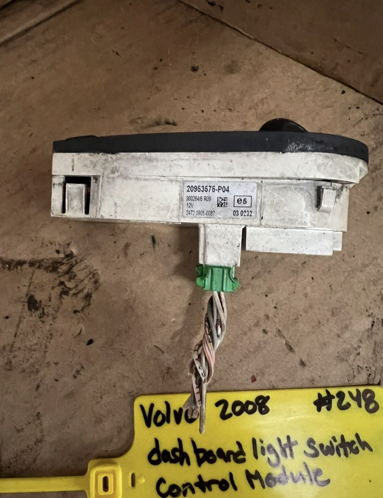 VOLVO - DASHBOARD LIGHT SWITCH CONTROL MODULE - USED P/N 20953575-P04