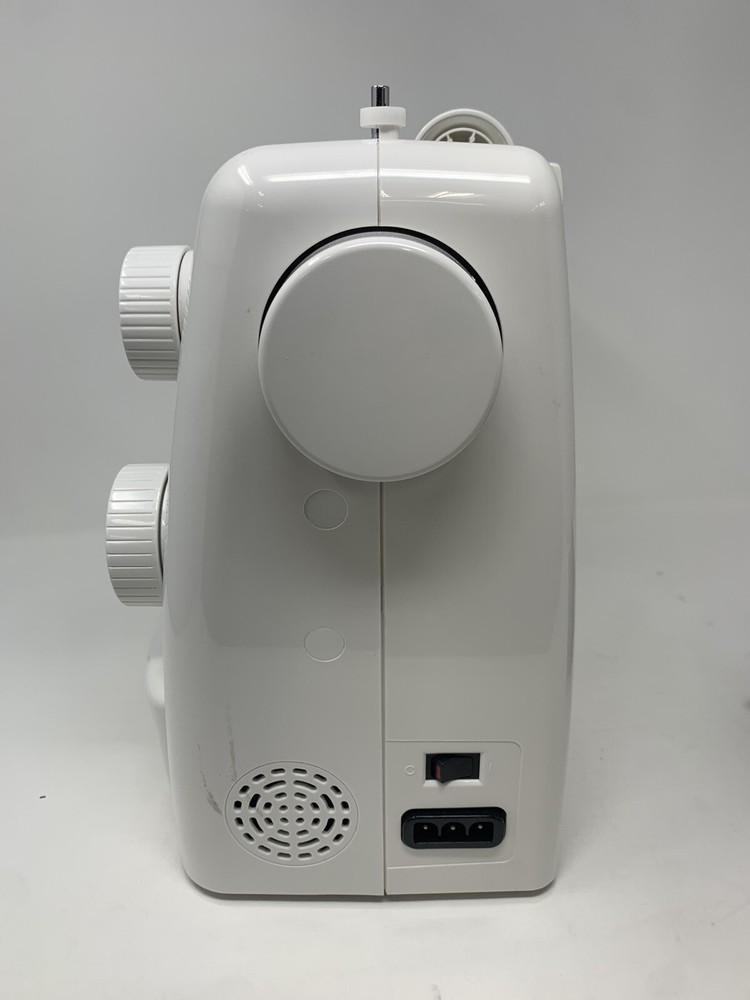 Singer Simple 3232 Sewing Machine with box