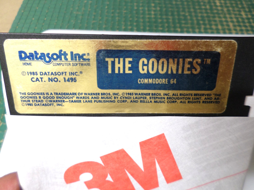 5.25" Floppy - ATARI & COMMODORE 64 - THE GOONIES - 1985 DATASOFT