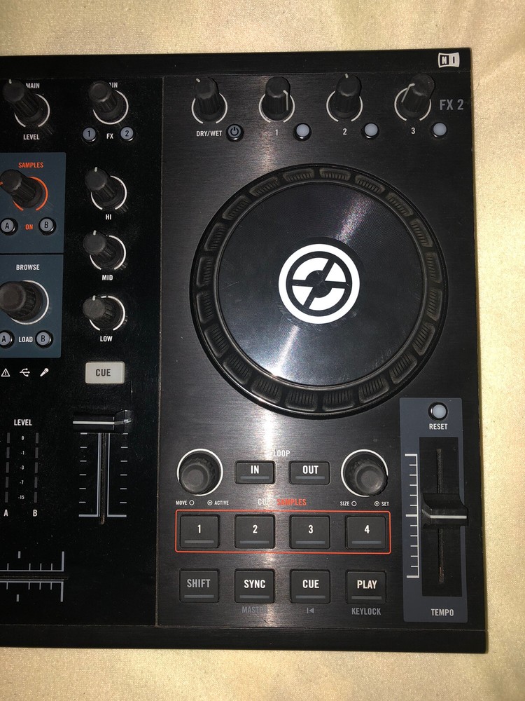 Native Instruments Traktor Kontrol S2 DJ Controller MK1