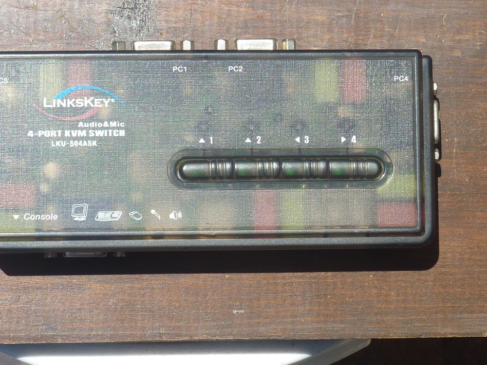 4 Port KVM switch with cables