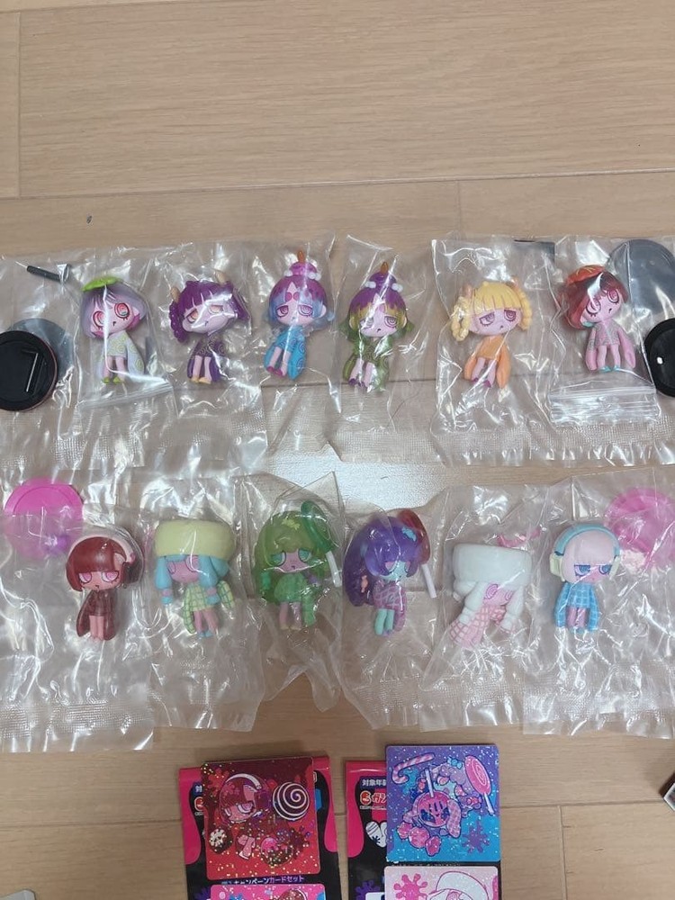 Virus Eats Complete Set