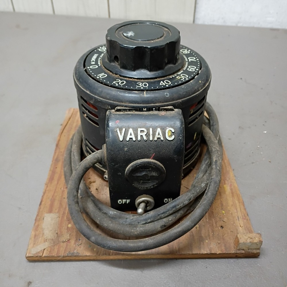 VARIAC, INPUT: 115 VOLTS. VARIABLE AC TRANSFORMER TRANSFORM FROM 0 TO 130 VOLTS.