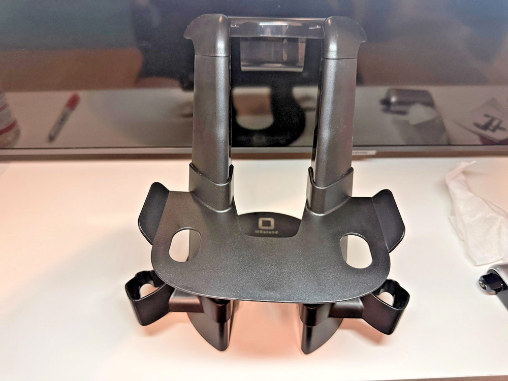 Universal VR Headset Stand – Open Box