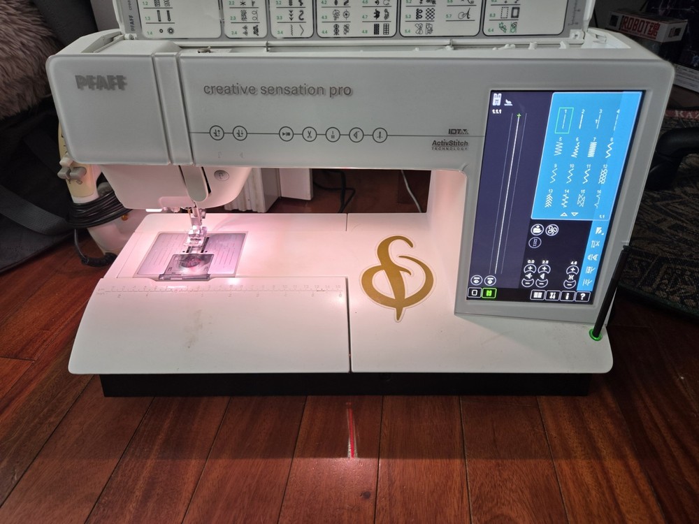 Pfaff Creative Sensation Pro -- PROFESSIONALLY SERVICED/LOW HOURS/GREAT SHAPE