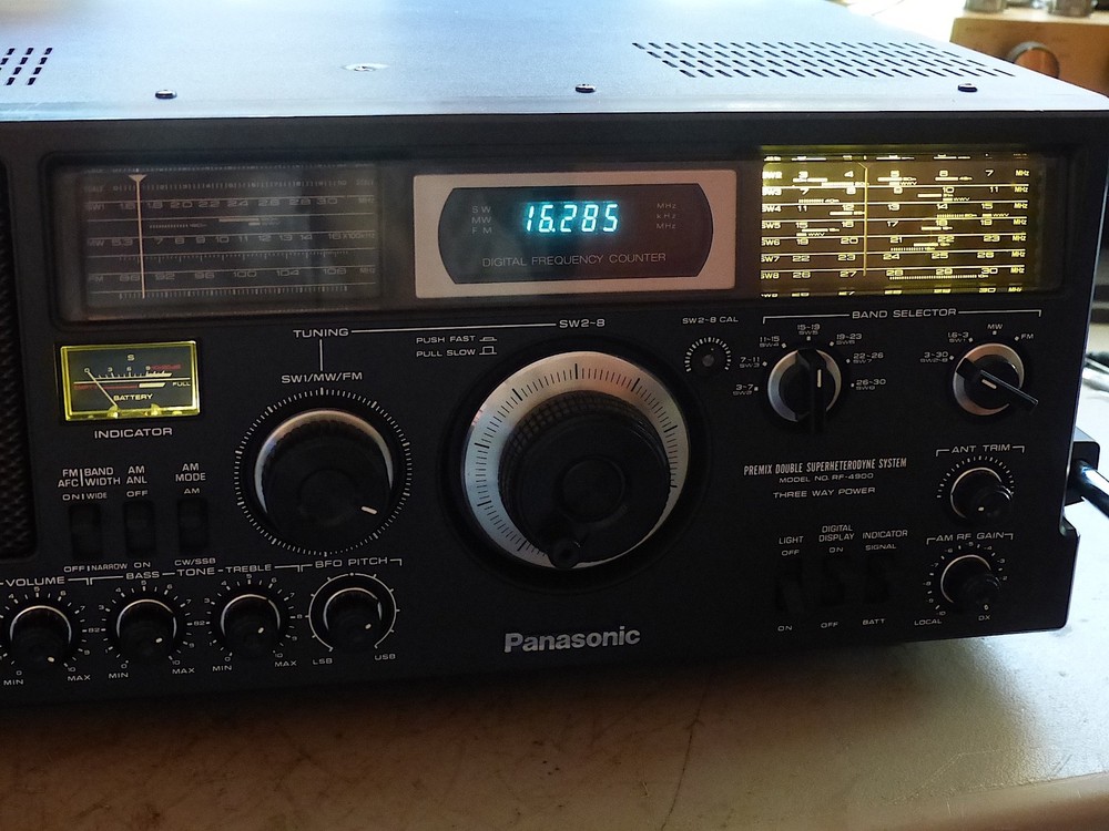 Panasonic RF-4900 AM-FM Shortwave Receiver