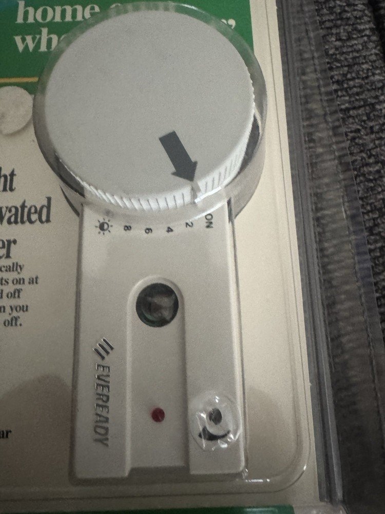 Sealed Eveready Eversafe Light Activated Timer - NEW Old Stock