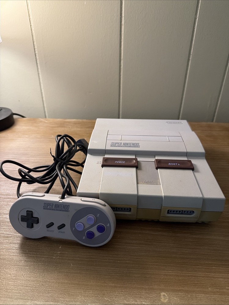 Nintendo SNES Gray Console And Controller SNS-001 Tested and Working