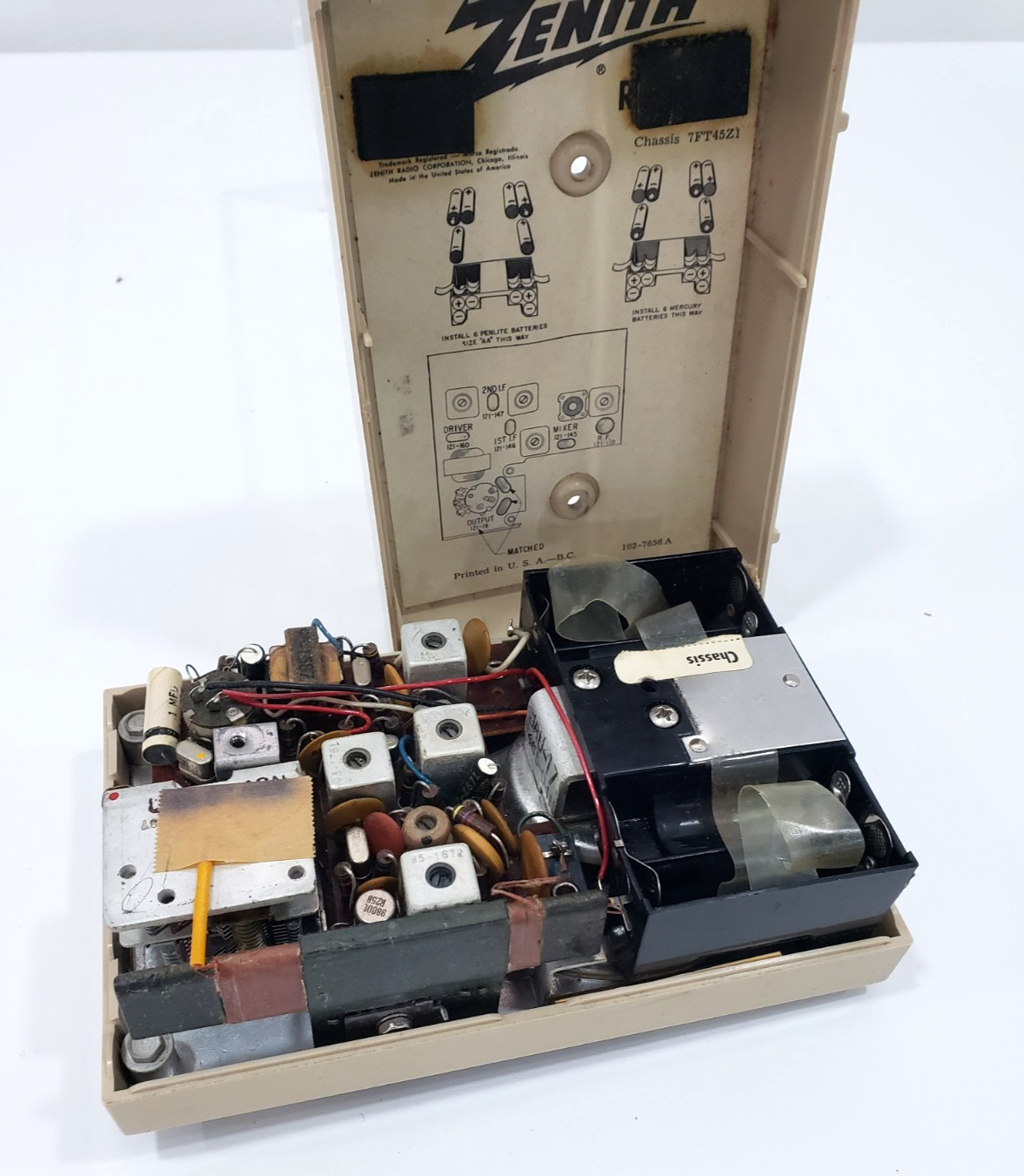 VINTAGE ZENITH ROYAL R475L (475) TRANSISTOR RADIO 1962 WORKS WITH FLAWS