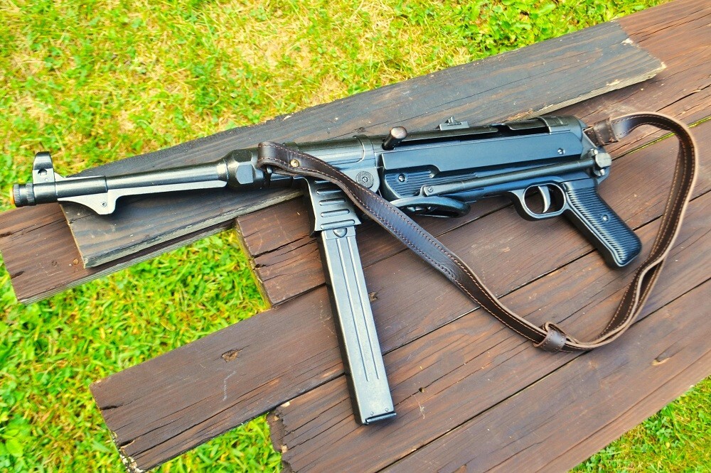 Non-Firing Denix Replica German MP40 Submachine Gun - Schmeisser - MP 40 - WWII
