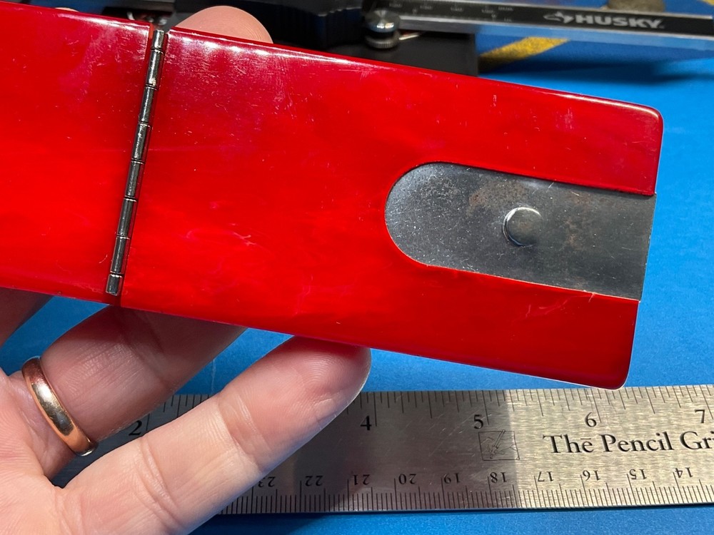 ———BEAUTIFUL RED MARBLED FOLDING CRIBBAGE BOARD——