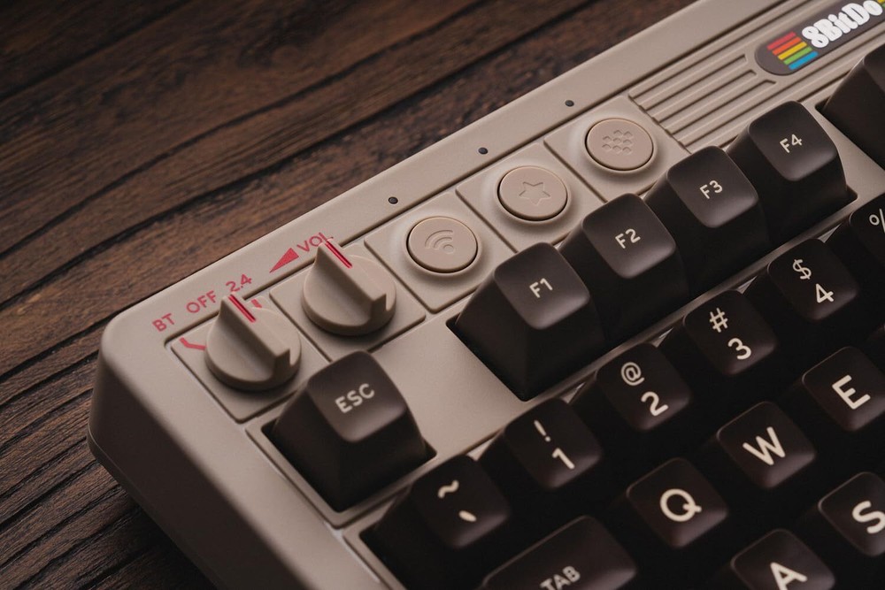 8Bitdo Retro Bluetooth Mechanical Gaming Keyboard, Programmable - C64 Edition