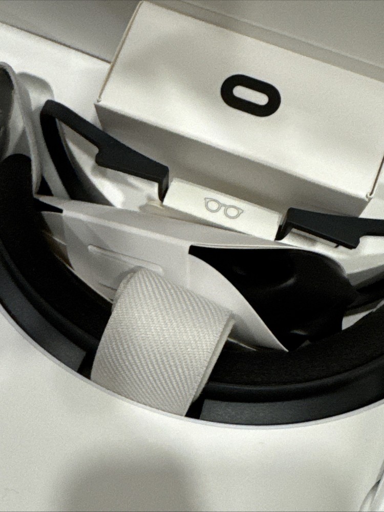 128GB MINT Boxed Meta Quest 2 VR Headset - MINT Condition w Controllers + Extras