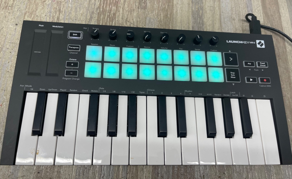 Novation Launchkey  Mini MK3 25-keys Keyboard Controller Ableton Live Compatible