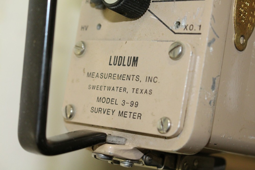LUDLUM 3-99 SURVEY METER