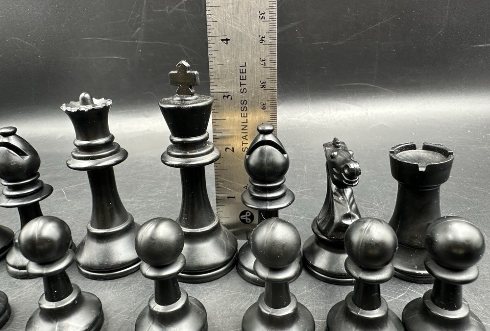 Vintage Chess Set Plastic 3.5" Kings