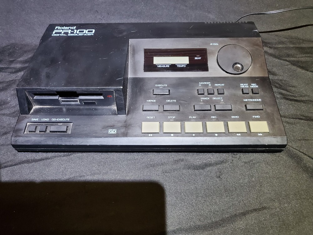 Roland PR-100 Digital Tabletop Sequencer with Metronome, Black