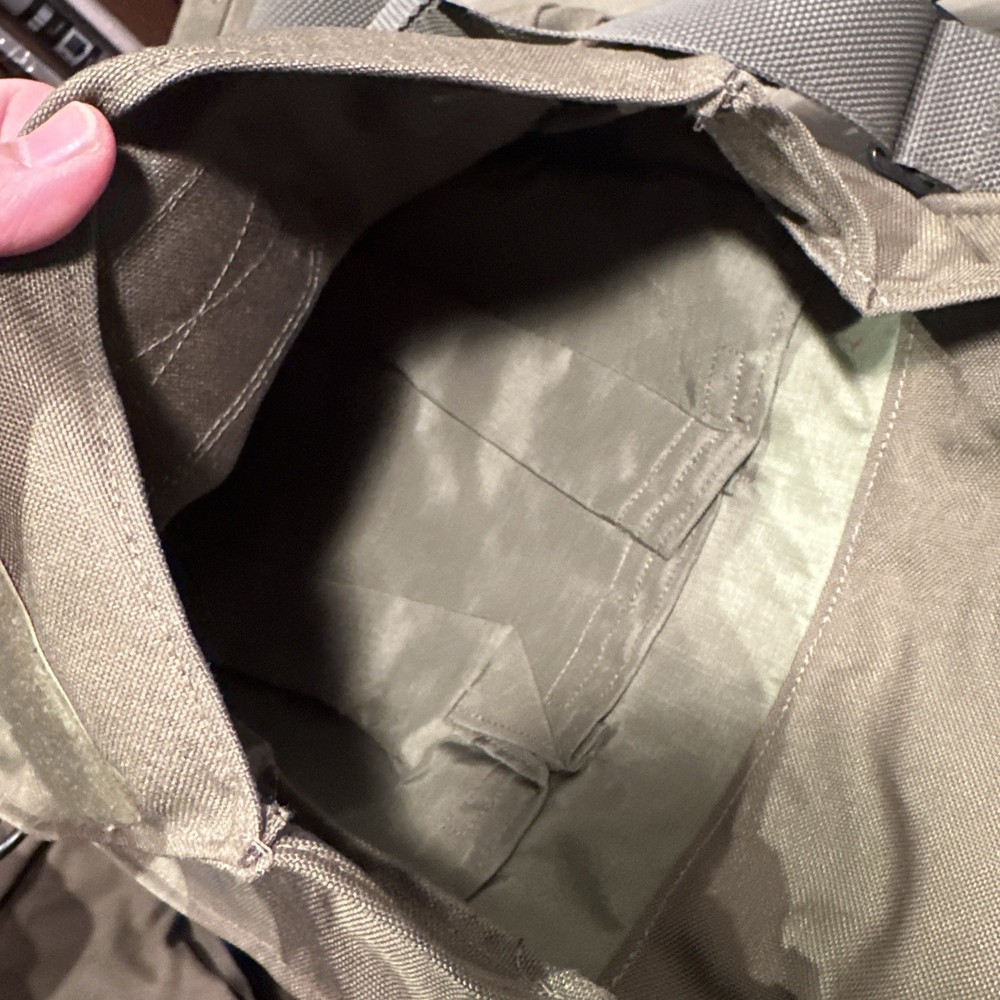 USGI VTG mask bag in mint shape