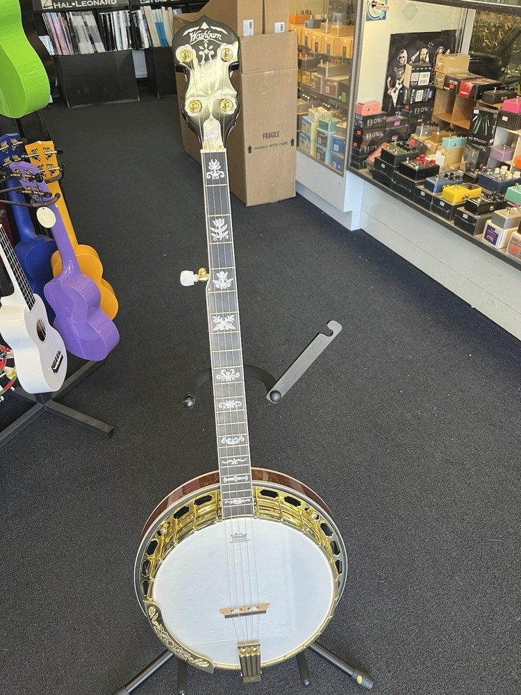 Washburn B17 5-String Banjo with Case
