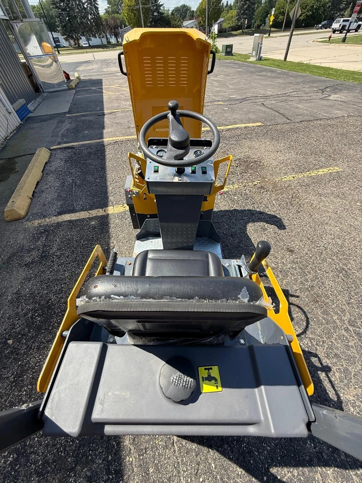 1 Ton Asphalt Roller BRIGGS & STRATTON ENGINE - EPA certified