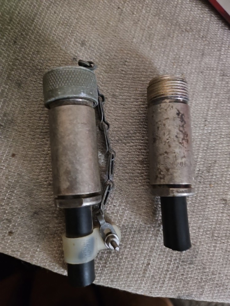 2 U.S. Navy Hand Projector MK4 Flares