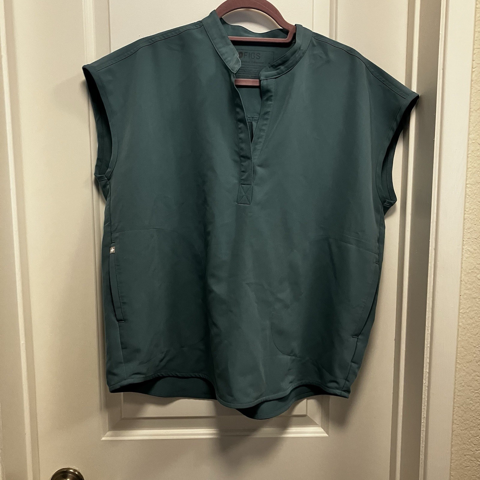 Figs Rafaela Size Medium Oversized Scrub Top Sleeveless Green Marine Cactus