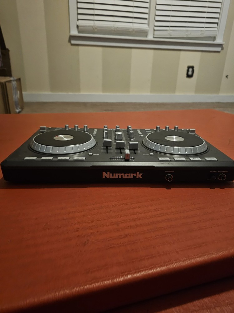 Numark MIXTRACK PRO Double Deck DJ Controller Built-in Mixer Loop Sampler USB