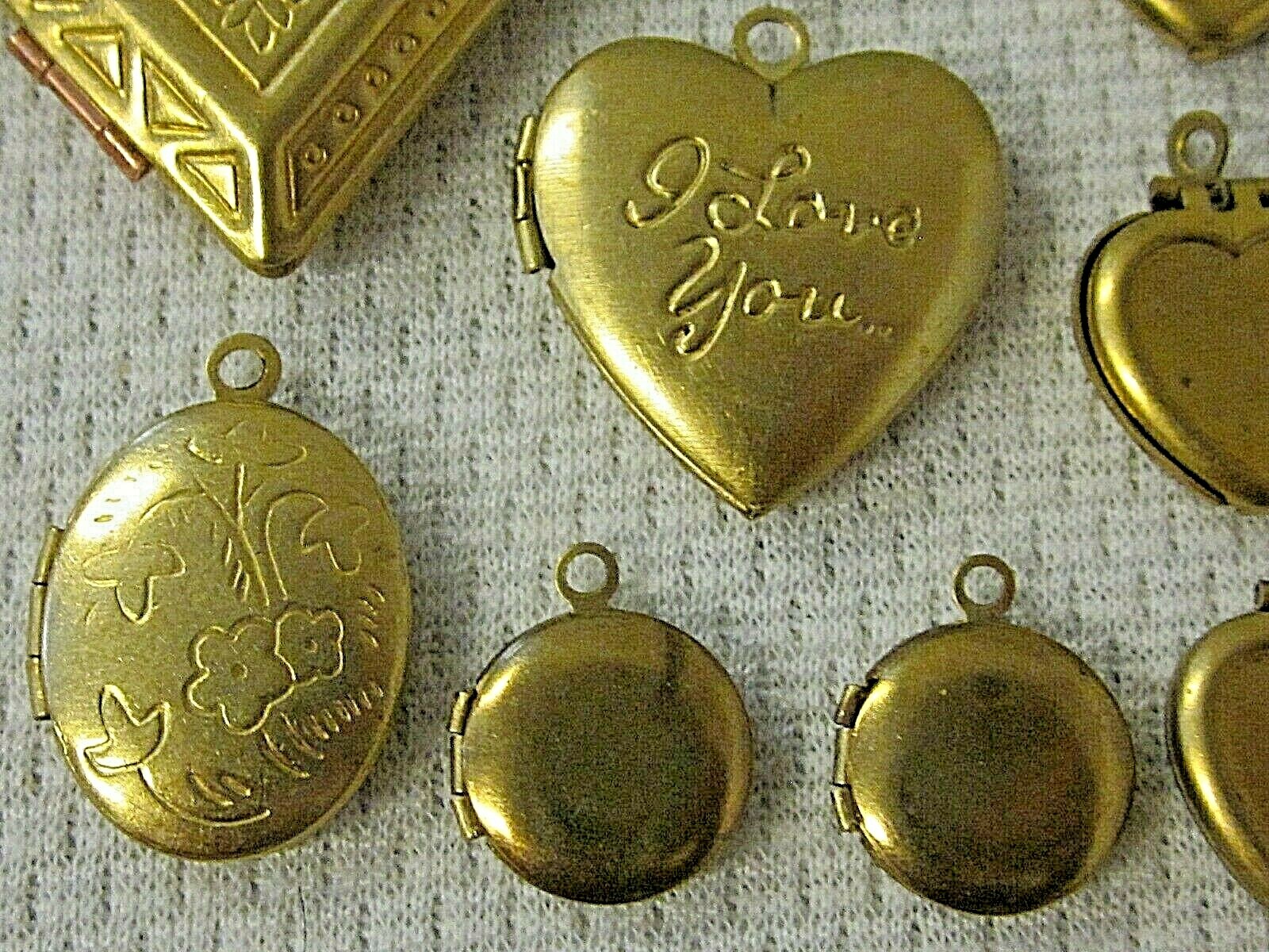 11 VTG MODERN LOCKETS HUGE LOT BRASS FINDINGS FLOWER HEARTS NOS PENDANTS CHARMS