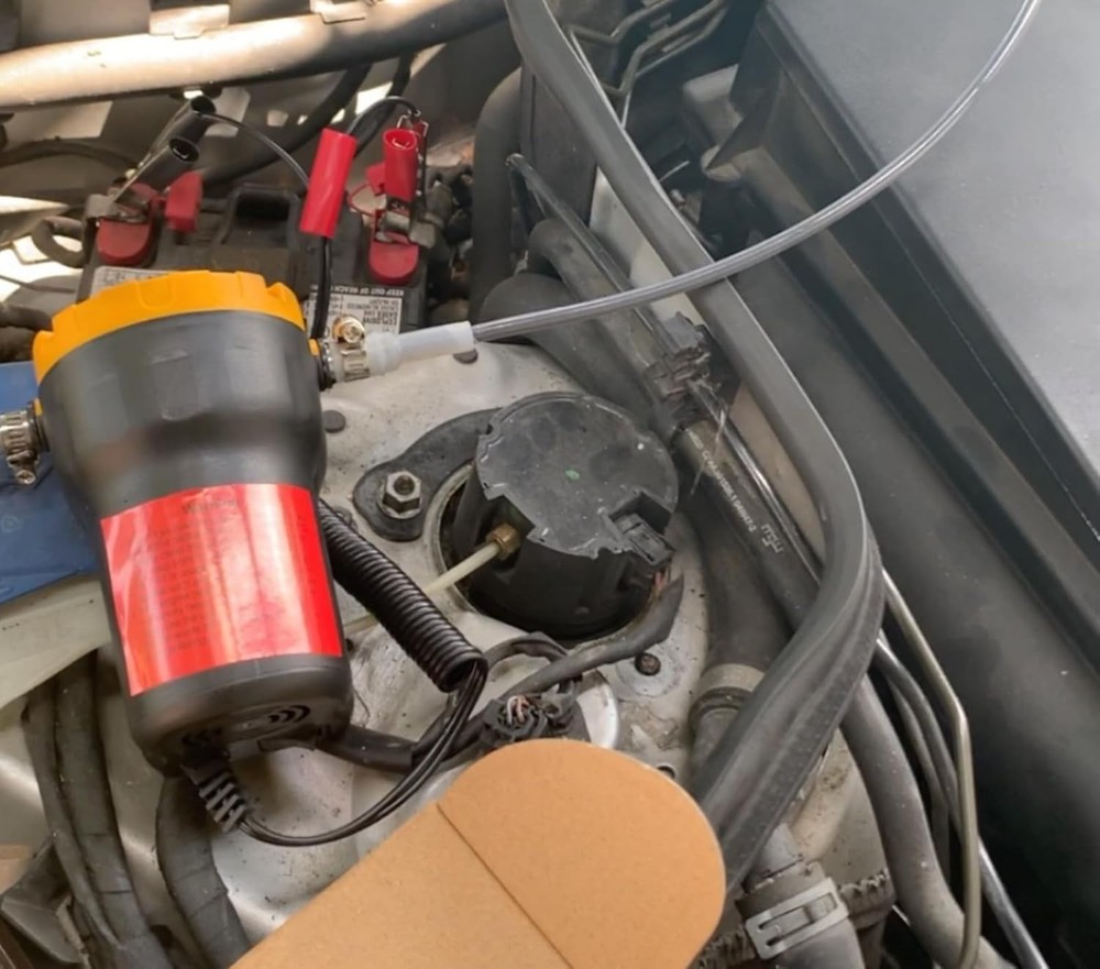 Lightweight 12V Oil Transfer Pump - Easy Installation for Smooth Operation