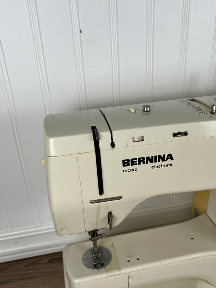 BERNINA 830 Record Electronic Sewing Machine With Pedal