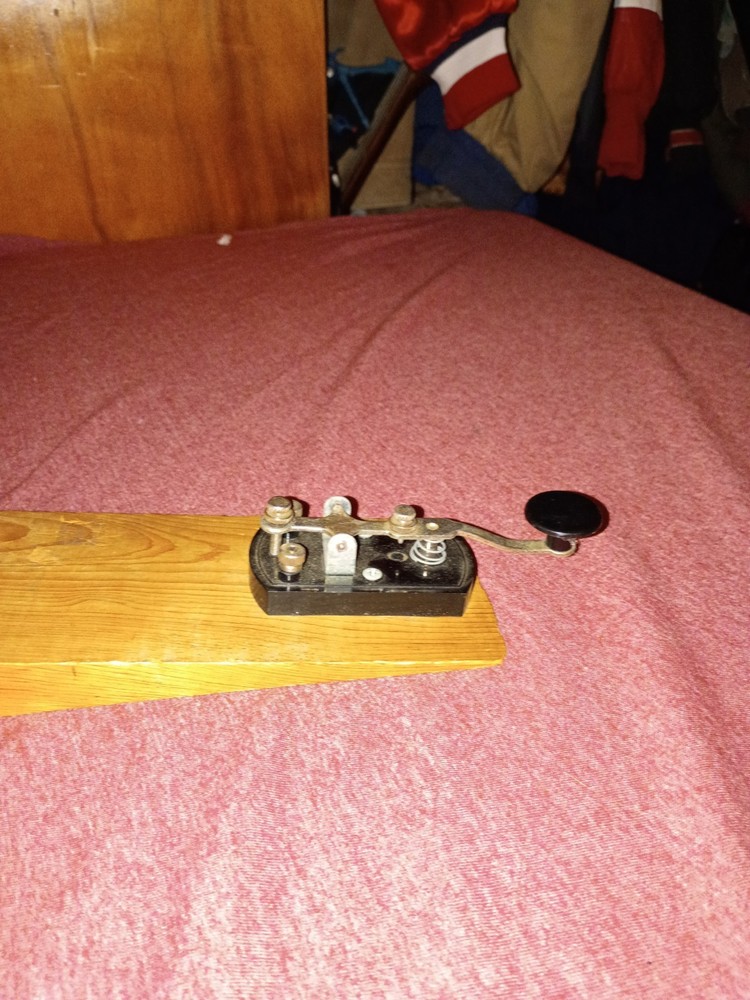 Realistic Brand Transistor Code Oscillator with Attached Telegraph