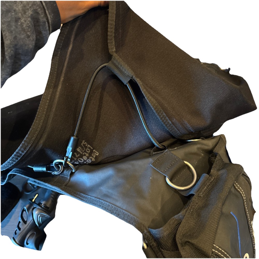 Oceanic Excursion Mens BCD w/ QRL4 - Black/blue- Medium.