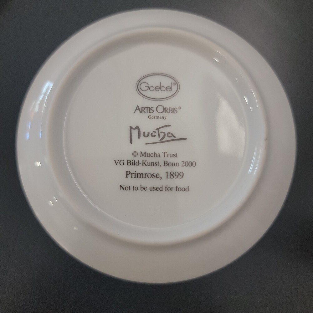 Goebel Mini Vases 4 W/ Two Mini Plates