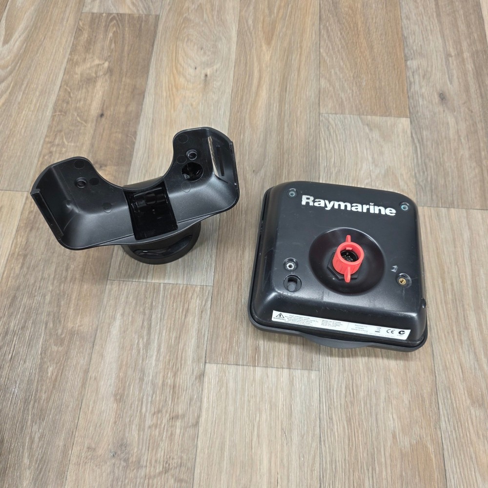 Raymarine Dragonfly 6 Fishfinder Chartplotter CHIP DownVision Transducer Mount
