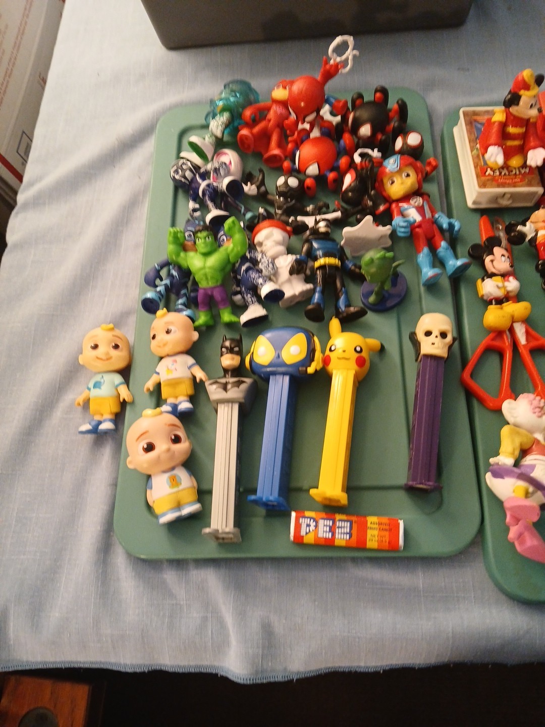 Large Lot of Asst toy fun figures,disney n others big lot L@@@@k