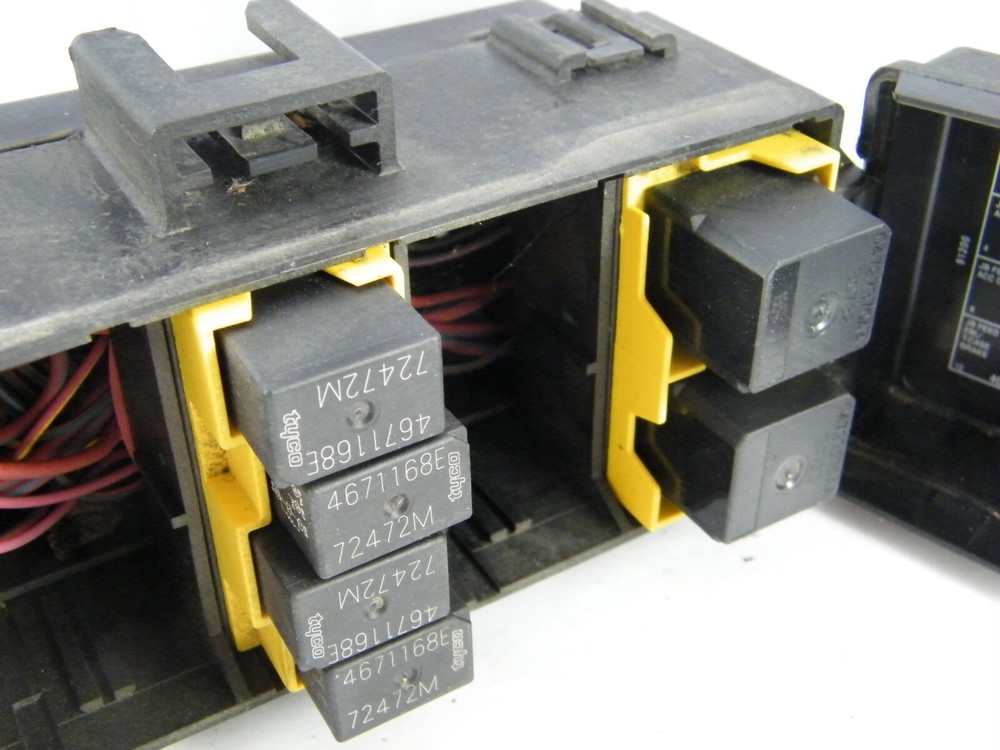 2005 DODGE DURANGO OEM ENGINE FUSE BOX
