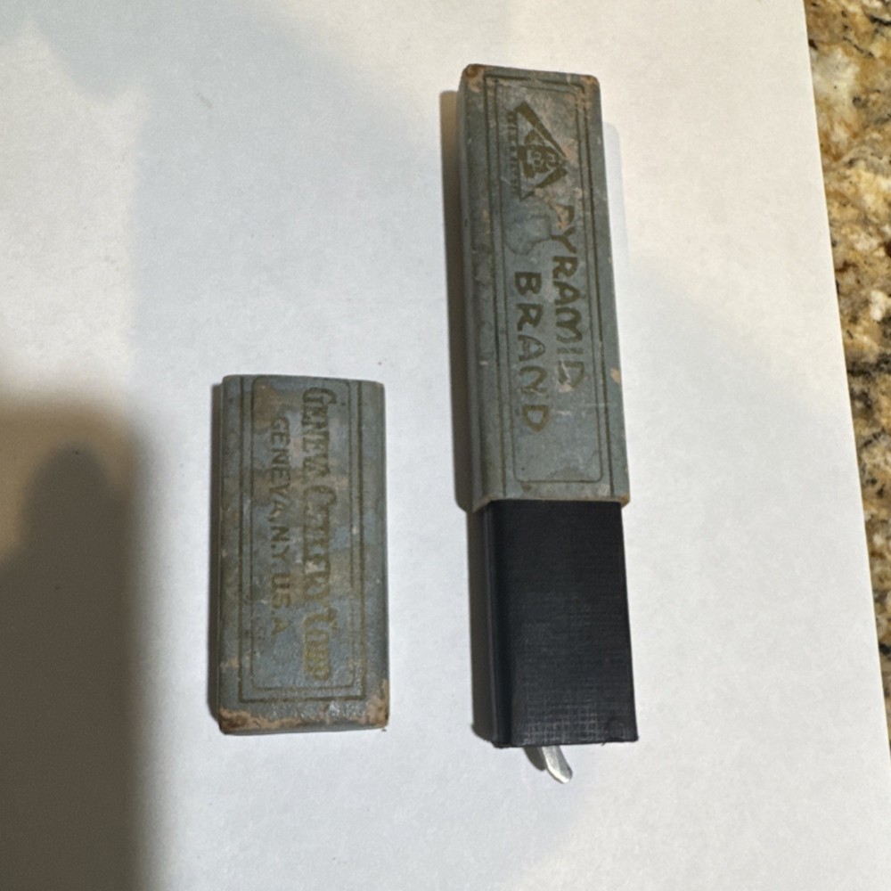 Pyramid Brand Straight Razor with Original Case