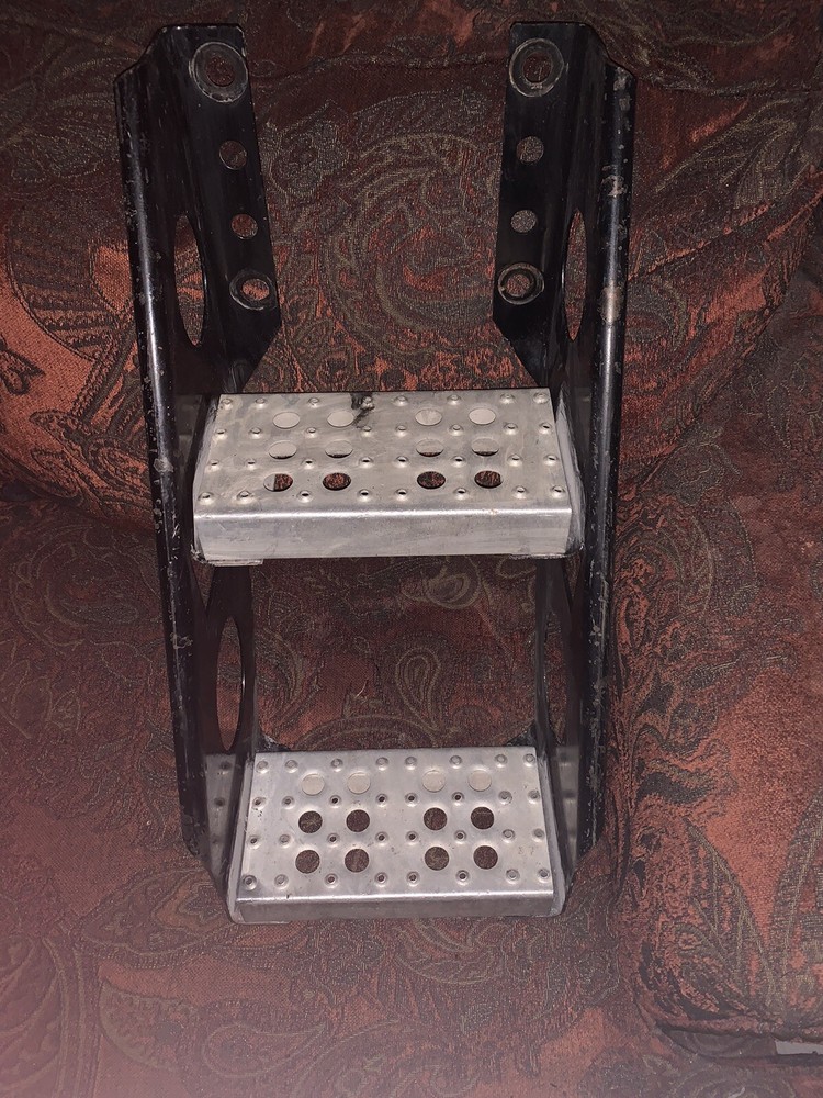 Heavy Duty Frame Mounted Step - International