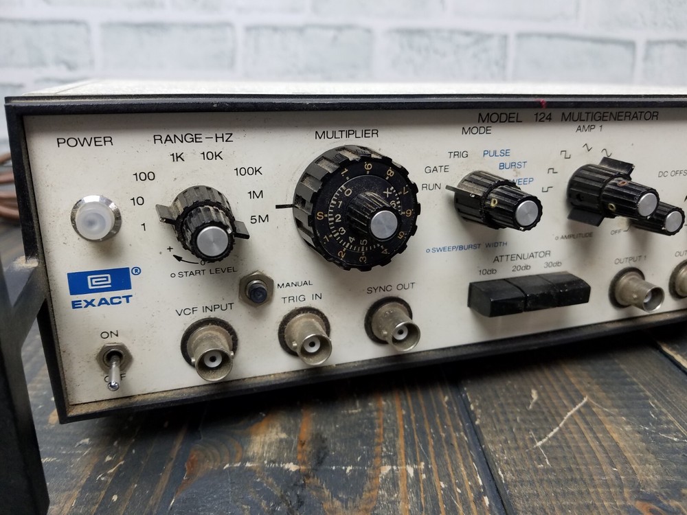 EXACT Electronics MODEL 124 MULTIGENERATOR **TURNS ON / UNTESTED**
