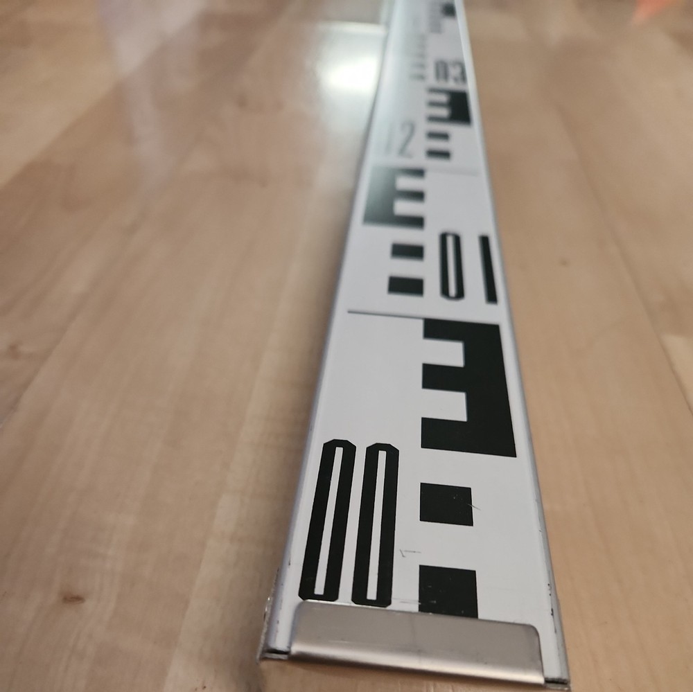ALUMINIUM TELESCOPIC LEVELING STAFF - adjustable