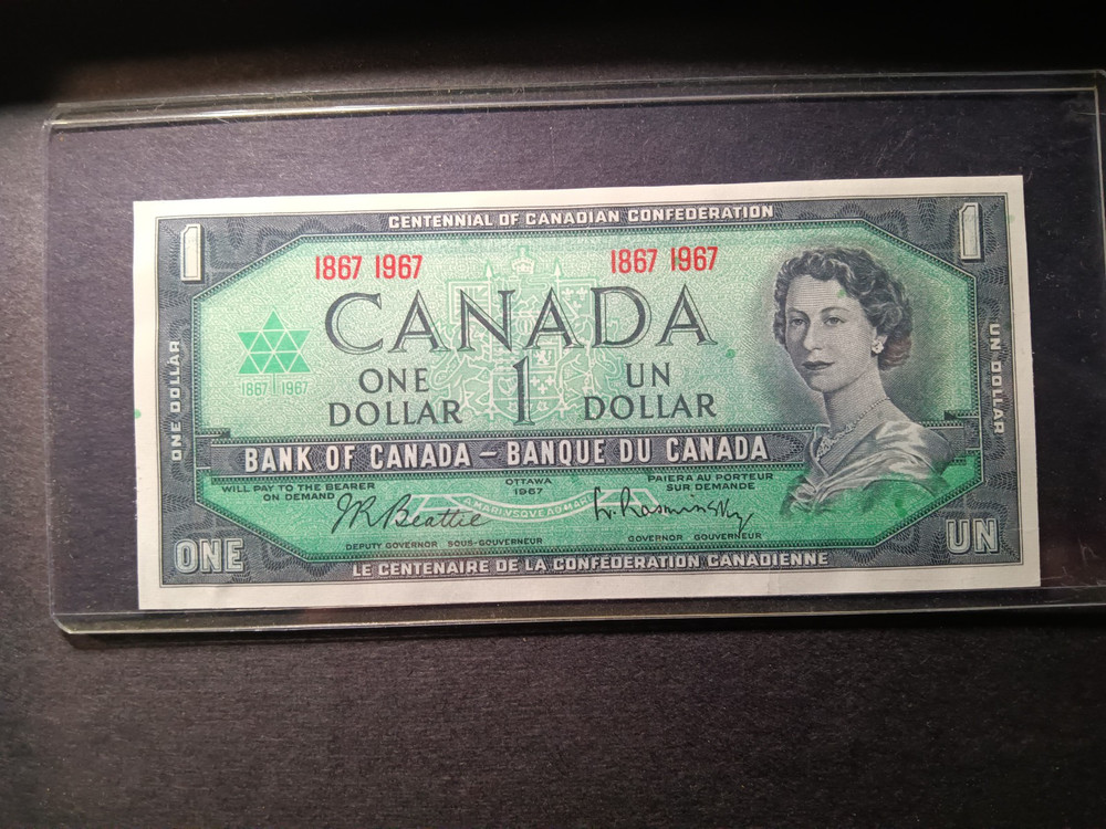 Canada 1967 QE2 One Dollar Crisp