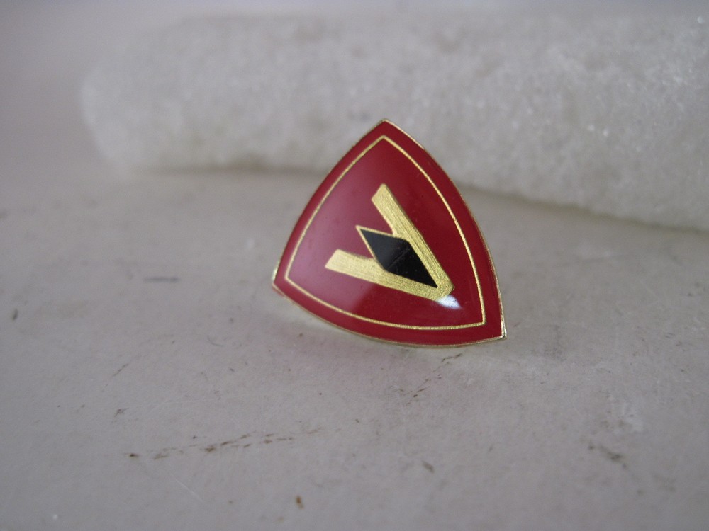 US 5  th  Marine  Div   lapel pin (**v116)